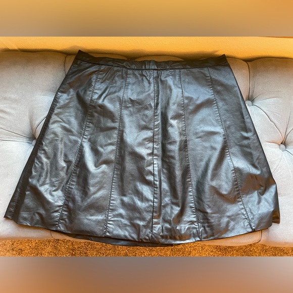 BONGO Dresses & Skirts - BONGO Patent Leather Mini Skirt